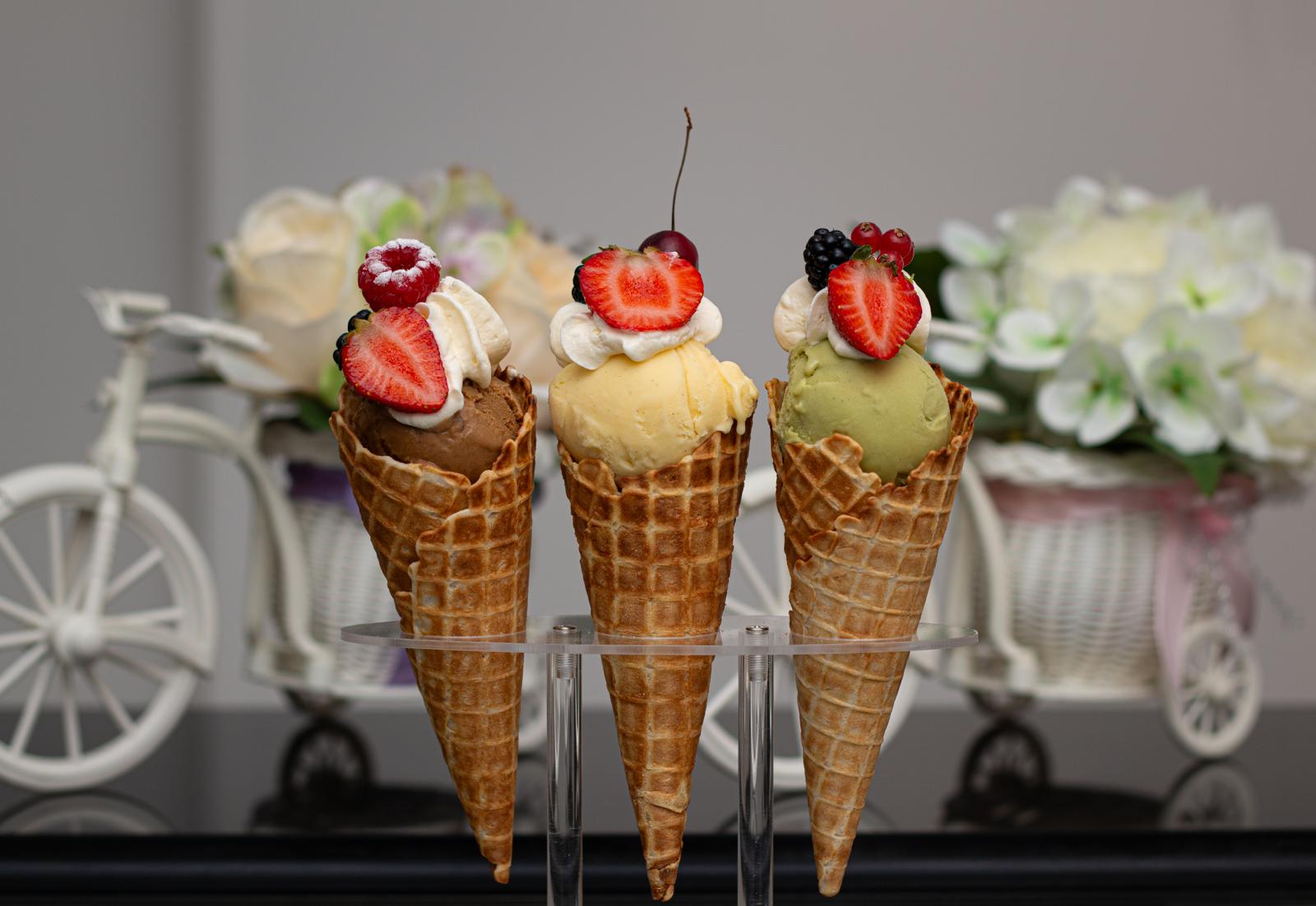 Cornets de glace artisanale chocolat, vanille et matcha &mdash; Fanorona