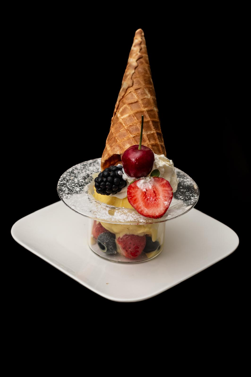 Coupe de glace artisanale aux fruits de saison &mdash; Fanorona